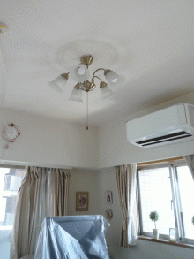 クロスでクラシカルアンティークなお部屋にアップグレード　港区I様邸